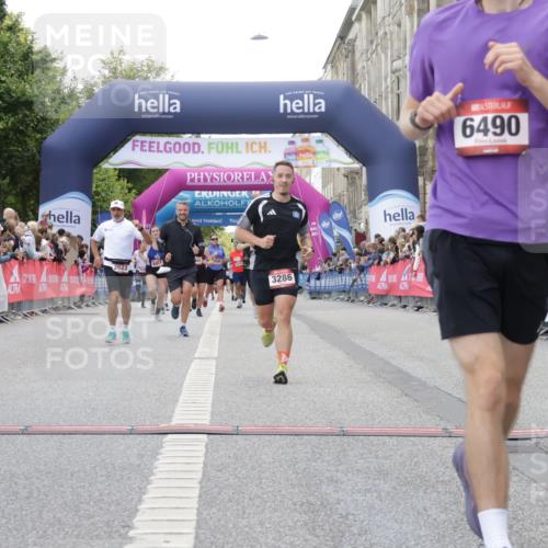 06.09.2026 - CURREX Alsterlauf Yannick Fuchs http://msf.ph/oto/10151076 06.09.2026 09:51:30 Ziel 2023, 2071, 2079, 2973, 2974, 3286, 3526, 3686, 3733, 3886, 4092, 4387, 4989, 5027, 5151, 5230, 5694, 5869, 6411, 6490, 8301 meine-sportfotos.de