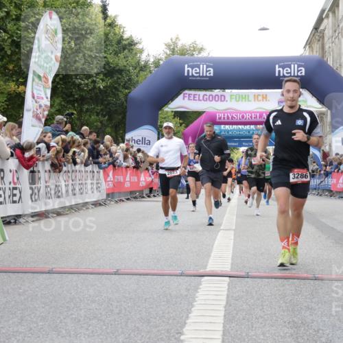 06.09.2026 - CURREX Alsterlauf Yannick Fuchs http://msf.ph/oto/10151198 06.09.2026 09:51:31 Ziel 2023, 2071, 2079, 3286, 3686, 3733, 4387, 4989, 5027, 5151, 5230, 5596, 5694, 5847, 5869, 6411, 6490, 8301 meine-sportfotos.de