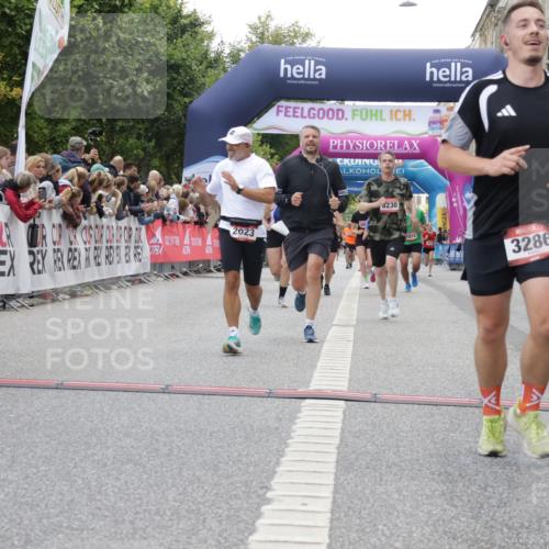 06.09.2026 - CURREX Alsterlauf Yannick Fuchs http://msf.ph/oto/10151298 06.09.2026 09:51:32 Ziel 2023, 2071, 2079, 3286, 3686, 3733, 4387, 4987, 4989, 5027, 5151, 5230, 5596, 5847, 5869, 6411, 6490, 8085, 8301 meine-sportfotos.de