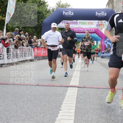 06.09.2026 - CURREX Alsterlauf Yannick Fuchs http://msf.ph/oto/10151339 06.09.2026 09:51:32 Ziel 2023, 2071, 2079, 3286, 3686, 3733, 4387, 4987, 4989, 5027, 5151, 5230, 5596, 5847, 5869, 6411, 6490, 8085, 8301 meine-sportfotos.de