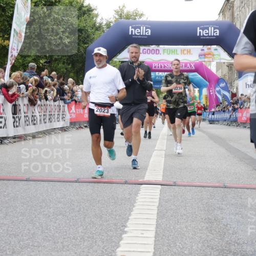 06.09.2026 - CURREX Alsterlauf Yannick Fuchs http://msf.ph/oto/10151361 06.09.2026 09:51:32 Ziel 2023, 2071, 2079, 3286, 3686, 3733, 4387, 4987, 4989, 5027, 5151, 5230, 5596, 5847, 5869, 6411, 6490, 8085, 8301 meine-sportfotos.de