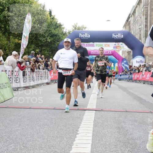 06.09.2026 - CURREX Alsterlauf Yannick Fuchs http://msf.ph/oto/10151396 06.09.2026 09:51:33 Ziel 2023, 3286, 3686, 3733, 4987, 4989, 5027, 5151, 5230, 5596, 5814, 5847, 5869, 6411, 6490, 8085, 8301 meine-sportfotos.de