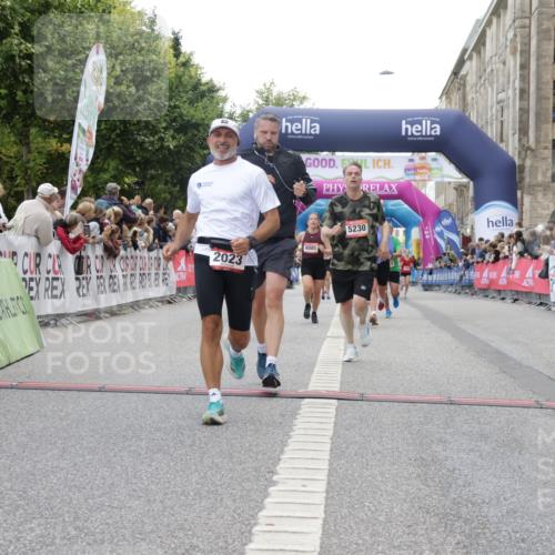 06.09.2026 - CURREX Alsterlauf Yannick Fuchs http://msf.ph/oto/10151433 06.09.2026 09:51:33 Ziel 2023, 3286, 3686, 3733, 4987, 4989, 5027, 5151, 5230, 5596, 5814, 5847, 5869, 6411, 6490, 8085, 8301 meine-sportfotos.de