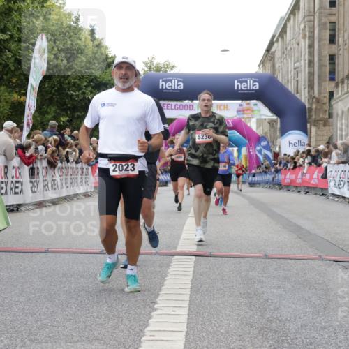 06.09.2026 - CURREX Alsterlauf Yannick Fuchs http://msf.ph/oto/10151487 06.09.2026 09:51:34 Ziel 2023, 3286, 3686, 3733, 4210, 4985, 4987, 4989, 5027, 5151, 5230, 5596, 5814, 5847, 5869, 6411, 6490, 8085, 8301 meine-sportfotos.de