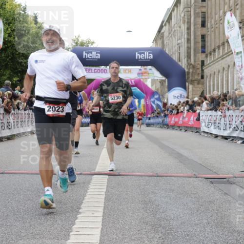06.09.2026 - CURREX Alsterlauf Yannick Fuchs http://msf.ph/oto/10151509 06.09.2026 09:51:34 Ziel 2023, 3286, 3686, 3733, 4210, 4985, 4987, 4989, 5027, 5151, 5230, 5596, 5814, 5847, 5869, 6411, 6490, 8085, 8301 meine-sportfotos.de