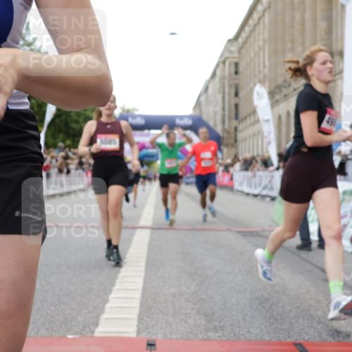 06.09.2026 - CURREX Alsterlauf Yannick Fuchs http://msf.ph/oto/10151788 06.09.2026 09:51:38 Ziel 2023, 3286, 3733, 4210, 4427, 4985, 4987, 5230, 5525, 5596, 5814, 5847, 6405, 6411, 6453, 8085 meine-sportfotos.de