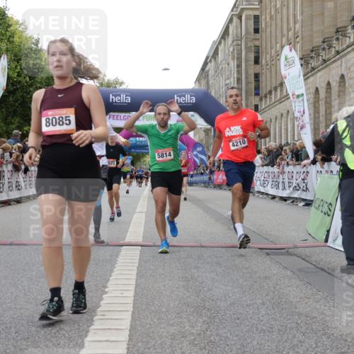 06.09.2026 - CURREX Alsterlauf Yannick Fuchs http://msf.ph/oto/10151802 06.09.2026 09:51:38 Ziel 2023, 3286, 3733, 4210, 4427, 4985, 4987, 5230, 5525, 5596, 5814, 5847, 6405, 6411, 6453, 8085 meine-sportfotos.de