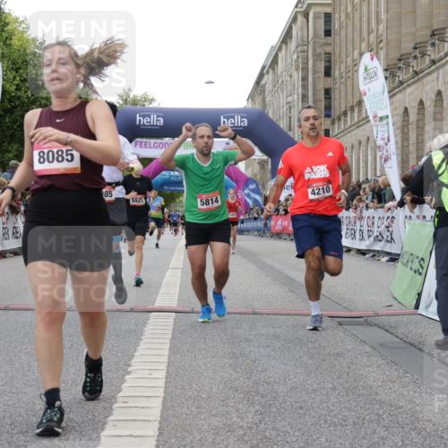 06.09.2026 - CURREX Alsterlauf Yannick Fuchs http://msf.ph/oto/10151816 06.09.2026 09:51:38 Ziel 2023, 3286, 3733, 4210, 4427, 4985, 4987, 5230, 5525, 5596, 5814, 5847, 6405, 6411, 6453, 8085 meine-sportfotos.de