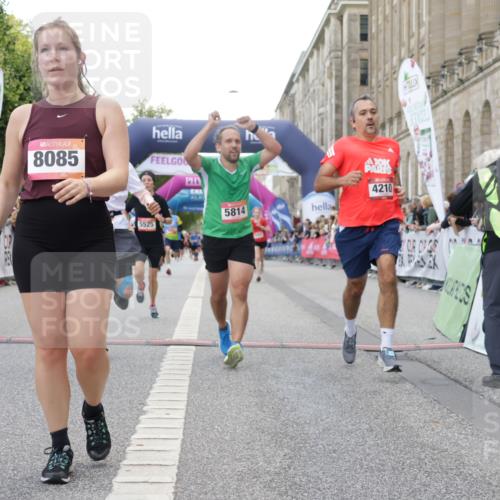 06.09.2026 - CURREX Alsterlauf Yannick Fuchs http://msf.ph/oto/10151830 06.09.2026 09:51:38 Ziel 2023, 3286, 3733, 4210, 4427, 4985, 4987, 5230, 5525, 5596, 5814, 5847, 6405, 6411, 6453, 8085 meine-sportfotos.de