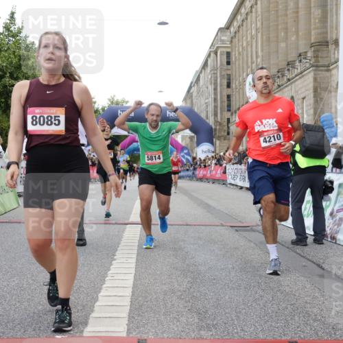 06.09.2026 - CURREX Alsterlauf Yannick Fuchs http://msf.ph/oto/10151892 06.09.2026 09:51:39 Ziel 2023, 3733, 4210, 4427, 4729, 4985, 4987, 5230, 5525, 5596, 5814, 5847, 6405, 6411, 6453, 8085, 8332 meine-sportfotos.de