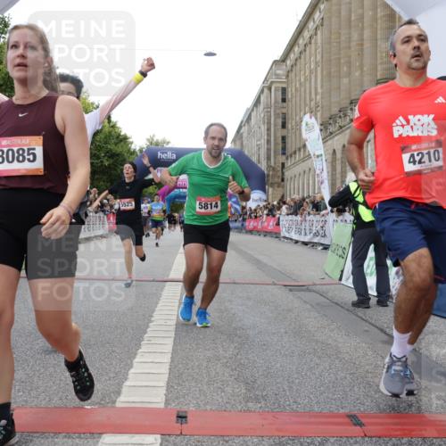 06.09.2026 - CURREX Alsterlauf Yannick Fuchs http://msf.ph/oto/10151933 06.09.2026 09:51:39 Ziel 2023, 3733, 4210, 4427, 4729, 4985, 4987, 5230, 5525, 5596, 5814, 5847, 6405, 6411, 6453, 8085, 8332 meine-sportfotos.de
