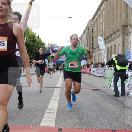 06.09.2026 - CURREX Alsterlauf Yannick Fuchs http://msf.ph/oto/10151966 06.09.2026 09:51:40 Ziel 2023, 2542, 3733, 4210, 4427, 4729, 4985, 4987, 5230, 5525, 5596, 5814, 5847, 6405, 6411, 6453, 8085, 8332 meine-sportfotos.de