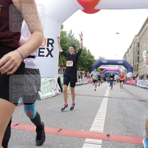 06.09.2026 - CURREX Alsterlauf Yannick Fuchs http://msf.ph/oto/10152038 06.09.2026 09:51:41 Ziel 2542, 3733, 4210, 4427, 4729, 4985, 4987, 5230, 5525, 5596, 5814, 5847, 6405, 6411, 6453, 8085, 8332 meine-sportfotos.de