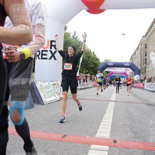 06.09.2026 - CURREX Alsterlauf Yannick Fuchs http://msf.ph/oto/10152046 06.09.2026 09:51:41 Ziel 2542, 3733, 4210, 4427, 4729, 4985, 4987, 5230, 5525, 5596, 5814, 5847, 6405, 6411, 6453, 8085, 8332 meine-sportfotos.de