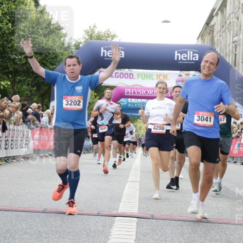 06.09.2026 - CURREX Alsterlauf Yannick Fuchs http://msf.ph/oto/10152752 06.09.2026 09:51:51 Ziel 2542, 3041, 3202, 3465, 4200, 4267, 4268, 4332, 4333, 4667, 4729, 4845, 5621, 5882, 6023, 8332 meine-sportfotos.de