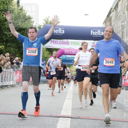 06.09.2026 - CURREX Alsterlauf Yannick Fuchs http://msf.ph/oto/10152764 06.09.2026 09:51:51 Ziel 2542, 3041, 3202, 3465, 4200, 4267, 4268, 4332, 4333, 4667, 4729, 4845, 5621, 5882, 6023, 8332 meine-sportfotos.de