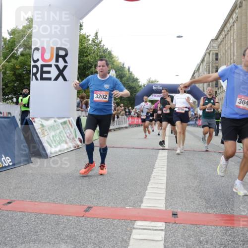 06.09.2026 - CURREX Alsterlauf Yannick Fuchs http://msf.ph/oto/10152871 06.09.2026 09:51:53 Ziel 2002, 2719, 3041, 3202, 3465, 4200, 4267, 4268, 4332, 4333, 4667, 4742, 4845, 5621, 5882, 6023 meine-sportfotos.de