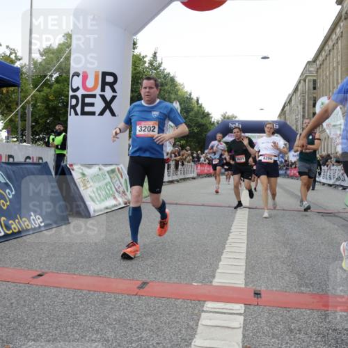 06.09.2026 - CURREX Alsterlauf Yannick Fuchs http://msf.ph/oto/10152890 06.09.2026 09:51:53 Ziel 2002, 2719, 3041, 3202, 3465, 4200, 4267, 4268, 4332, 4333, 4667, 4742, 4845, 5621, 5882, 6023 meine-sportfotos.de