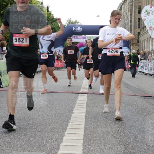 06.09.2026 - CURREX Alsterlauf Yannick Fuchs http://msf.ph/oto/10152965 06.09.2026 09:51:54 Ziel 2002, 2719, 3041, 3202, 3465, 4200, 4267, 4268, 4332, 4333, 4667, 4742, 4845, 5621, 5882, 6023 meine-sportfotos.de
