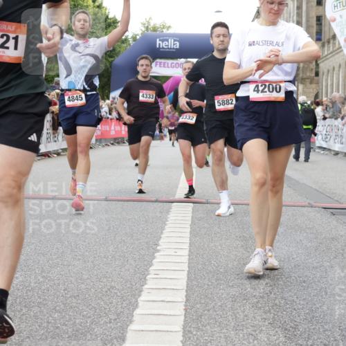 06.09.2026 - CURREX Alsterlauf Yannick Fuchs http://msf.ph/oto/10153015 06.09.2026 09:51:54 Ziel 2002, 2719, 3041, 3202, 3465, 4200, 4267, 4268, 4332, 4333, 4667, 4742, 4845, 5621, 5882, 6023 meine-sportfotos.de