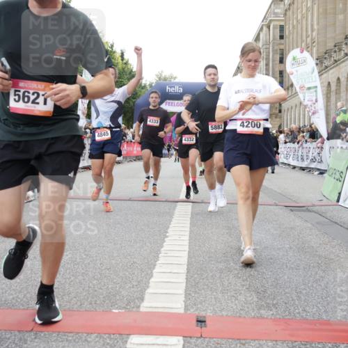 06.09.2026 - CURREX Alsterlauf Yannick Fuchs http://msf.ph/oto/10153030 06.09.2026 09:51:55 Ziel 2002, 2719, 3041, 3202, 4200, 4332, 4333, 4667, 4742, 4845, 5621, 5882, 6023 meine-sportfotos.de