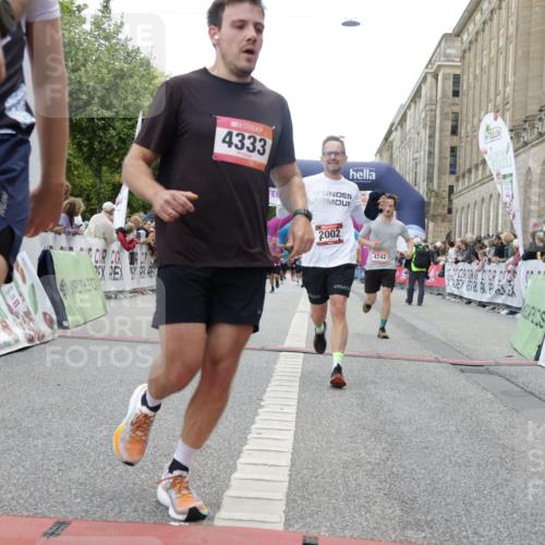 06.09.2026 - CURREX Alsterlauf Yannick Fuchs http://msf.ph/oto/10153106 06.09.2026 09:51:57 Ziel 2002, 2719, 3041, 3202, 4200, 4332, 4333, 4667, 4742, 4845, 5621, 5862, 5882, 6023, 6206, 8280 meine-sportfotos.de