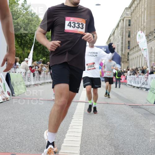 06.09.2026 - CURREX Alsterlauf Yannick Fuchs http://msf.ph/oto/10153120 06.09.2026 09:51:57 Ziel 2002, 2719, 3041, 3202, 4200, 4332, 4333, 4667, 4742, 4845, 5621, 5862, 5882, 6023, 6206, 8280 meine-sportfotos.de