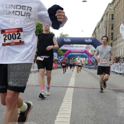 06.09.2026 - CURREX Alsterlauf Yannick Fuchs http://msf.ph/oto/10153153 06.09.2026 09:51:58 Ziel 2002, 2719, 3041, 3202, 4200, 4332, 4333, 4667, 4742, 4845, 5621, 5862, 5882, 6023, 6092, 6206, 8280 meine-sportfotos.de