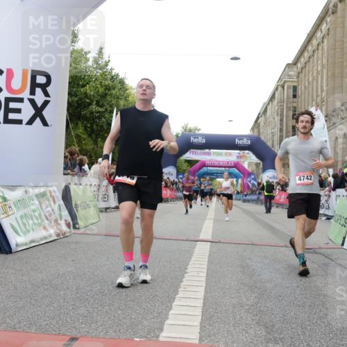 06.09.2026 - CURREX Alsterlauf Yannick Fuchs http://msf.ph/oto/10153184 06.09.2026 09:51:59 Ziel 2002, 2719, 3041, 3202, 4200, 4250, 4332, 4333, 4667, 4742, 4845, 5621, 5862, 5882, 6092, 6206, 8280 meine-sportfotos.de
