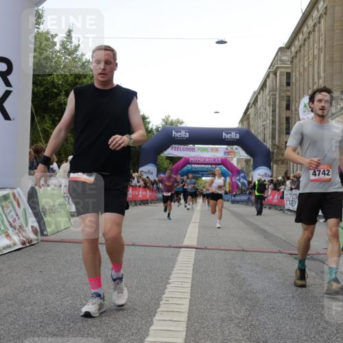 06.09.2026 - CURREX Alsterlauf Yannick Fuchs http://msf.ph/oto/10153221 06.09.2026 09:51:59 Ziel 2002, 2719, 3041, 3202, 4200, 4250, 4332, 4333, 4667, 4742, 4845, 5621, 5862, 5882, 6092, 6206, 8280 meine-sportfotos.de