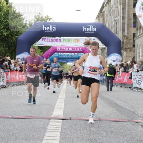 06.09.2026 - CURREX Alsterlauf Yannick Fuchs http://msf.ph/oto/10153311 06.09.2026 09:52:00 Ziel 2002, 2719, 4250, 4332, 4333, 4667, 4742, 4845, 5621, 5862, 5881, 5882, 6092, 6206, 8280 meine-sportfotos.de
