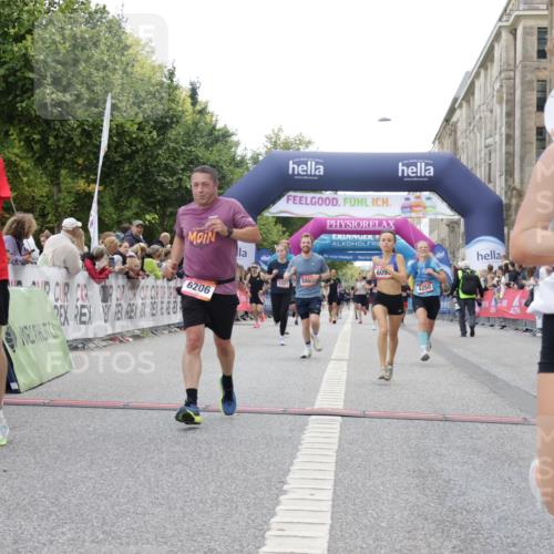 06.09.2026 - CURREX Alsterlauf Yannick Fuchs http://msf.ph/oto/10153448 06.09.2026 09:52:02 Ziel 2002, 2719, 3975, 4250, 4332, 4333, 4742, 5321, 5862, 5881, 5882, 6092, 6206, 8280 meine-sportfotos.de