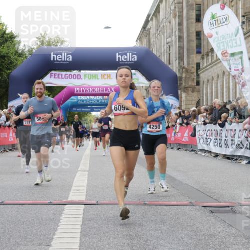 06.09.2026 - CURREX Alsterlauf Yannick Fuchs http://msf.ph/oto/10153583 06.09.2026 09:52:03 Ziel 2002, 2719, 3975, 4250, 4742, 5321, 5862, 5881, 6092, 6206, 8280 meine-sportfotos.de