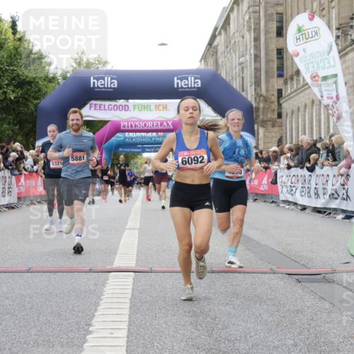 06.09.2026 - CURREX Alsterlauf Yannick Fuchs http://msf.ph/oto/10153598 06.09.2026 09:52:04 Ziel 2002, 2719, 3839, 3975, 4250, 4567, 4742, 5321, 5862, 5881, 6092, 6206, 8280 meine-sportfotos.de