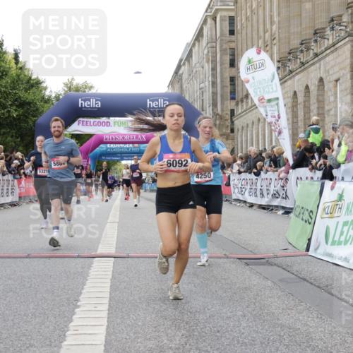 06.09.2026 - CURREX Alsterlauf Yannick Fuchs http://msf.ph/oto/10153645 06.09.2026 09:52:04 Ziel 2002, 2719, 3839, 3975, 4250, 4567, 4742, 5321, 5862, 5881, 6092, 6206, 8280 meine-sportfotos.de