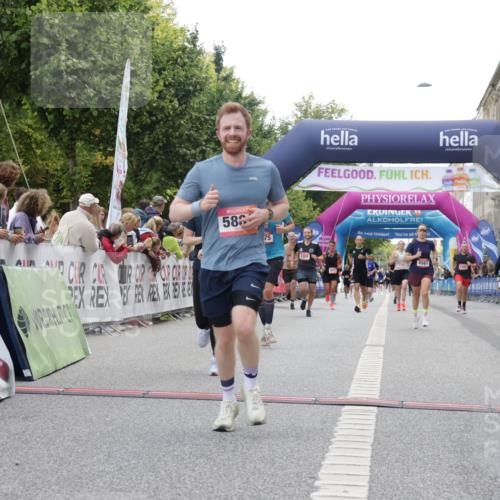 06.09.2026 - CURREX Alsterlauf Yannick Fuchs http://msf.ph/oto/10153717 06.09.2026 09:52:05 Ziel 2719, 3301, 3839, 3975, 4250, 4567, 4742, 5321, 5862, 5881, 6092, 6206, 8280 meine-sportfotos.de
