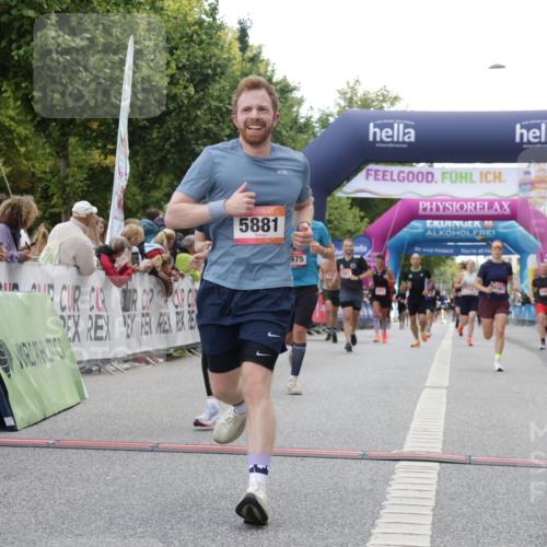 06.09.2026 - CURREX Alsterlauf Yannick Fuchs http://msf.ph/oto/10153734 06.09.2026 09:52:05 Ziel 2719, 3301, 3839, 3975, 4250, 4567, 4742, 5321, 5862, 5881, 6092, 6206, 8280 meine-sportfotos.de