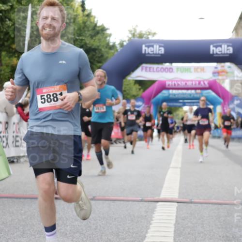 06.09.2026 - CURREX Alsterlauf Yannick Fuchs http://msf.ph/oto/10153782 06.09.2026 09:52:05 Ziel 2719, 3301, 3839, 3975, 4250, 4567, 4742, 5321, 5862, 5881, 6092, 6206, 8280 meine-sportfotos.de
