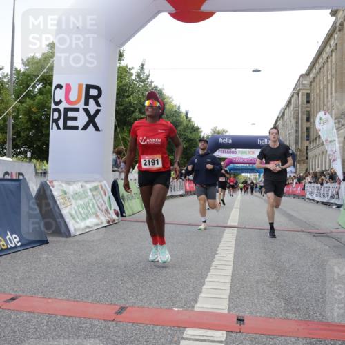06.09.2026 - CURREX Alsterlauf Yannick Fuchs http://msf.ph/oto/10154379 06.09.2026 09:52:16 Ziel 2118, 2191, 2284, 2758, 3289, 3301, 3450, 3789, 3839, 4462, 4567, 5129, 5287, 8071 meine-sportfotos.de