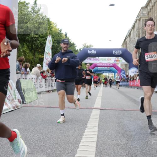 06.09.2026 - CURREX Alsterlauf Yannick Fuchs http://msf.ph/oto/10154459 06.09.2026 09:52:17 Ziel 2118, 2191, 2284, 2758, 3289, 3301, 3450, 3789, 4462, 5129, 5287, 8071 meine-sportfotos.de