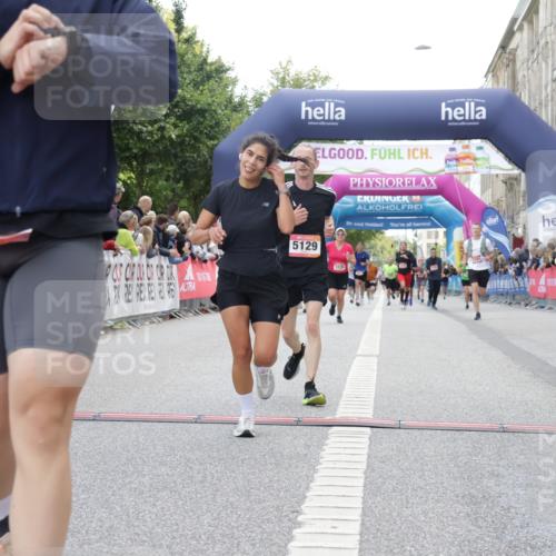 06.09.2026 - CURREX Alsterlauf Yannick Fuchs http://msf.ph/oto/10154550 06.09.2026 09:52:18 Ziel 2118, 2191, 2284, 2758, 2765, 3124, 3289, 3450, 3789, 4301, 4462, 5129, 5287, 8071 meine-sportfotos.de