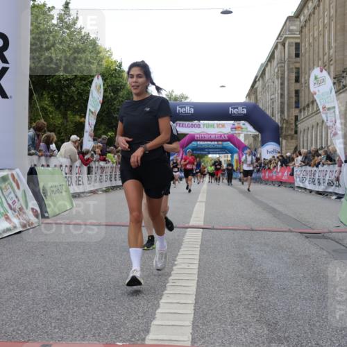 06.09.2026 - CURREX Alsterlauf Yannick Fuchs http://msf.ph/oto/10154609 06.09.2026 09:52:19 Ziel 2118, 2191, 2284, 2758, 2765, 3124, 3289, 3450, 3789, 4301, 4462, 5129, 5287, 8071 meine-sportfotos.de