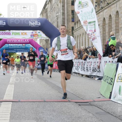 06.09.2026 - CURREX Alsterlauf Yannick Fuchs http://msf.ph/oto/10155155 06.09.2026 09:52:23 Ziel 2495, 2758, 2765, 2970, 3124, 3217, 3316, 3450, 4301, 5129, 5287, 5677 meine-sportfotos.de