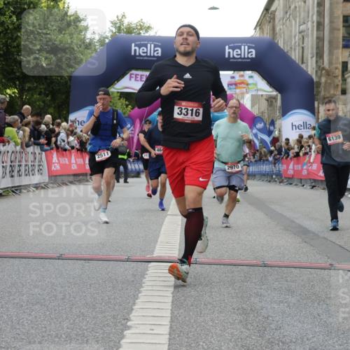 06.09.2026 - CURREX Alsterlauf Yannick Fuchs http://msf.ph/oto/10155818 06.09.2026 09:52:27 Ziel 2495, 2511, 2765, 2970, 3124, 3217, 3316, 4005, 4301, 4643, 4935, 5294, 5323, 5454, 5677, 6139 meine-sportfotos.de