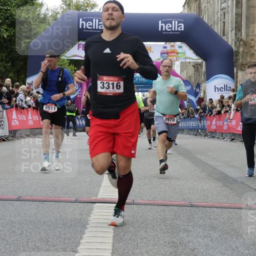 06.09.2026 - CURREX Alsterlauf Yannick Fuchs http://msf.ph/oto/10155860 06.09.2026 09:52:27 Ziel 2495, 2511, 2765, 2970, 3124, 3217, 3316, 4005, 4301, 4643, 4935, 5294, 5323, 5454, 5677, 6139 meine-sportfotos.de