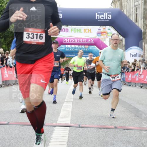 06.09.2026 - CURREX Alsterlauf Yannick Fuchs http://msf.ph/oto/10155895 06.09.2026 09:52:27 Ziel 2495, 2511, 2765, 2970, 3124, 3217, 3316, 4005, 4301, 4643, 4935, 5294, 5323, 5454, 5677, 6139 meine-sportfotos.de