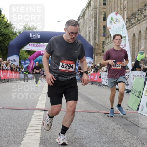 06.09.2026 - CURREX Alsterlauf Yannick Fuchs http://msf.ph/oto/10156519 06.09.2026 09:52:33 Ziel 2495, 2511, 2529, 2970, 3058, 3217, 3316, 3471, 4005, 4643, 4935, 5294, 5323, 5454, 6139 meine-sportfotos.de