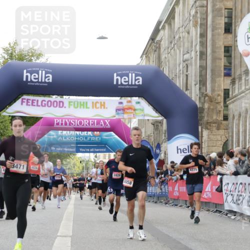 06.09.2026 - CURREX Alsterlauf Yannick Fuchs http://msf.ph/oto/10156915 06.09.2026 09:52:35 Ziel 2511, 2529, 2970, 3058, 3471, 4005, 4375, 4643, 4935, 5294, 5323, 5454, 5928, 6139, 8226 meine-sportfotos.de