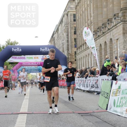 06.09.2026 - CURREX Alsterlauf Yannick Fuchs http://msf.ph/oto/10157111 06.09.2026 09:52:38 Ziel 2529, 2936, 3058, 3380, 3471, 4375, 4826, 4935, 5294, 5454, 5750, 5928, 8226 meine-sportfotos.de