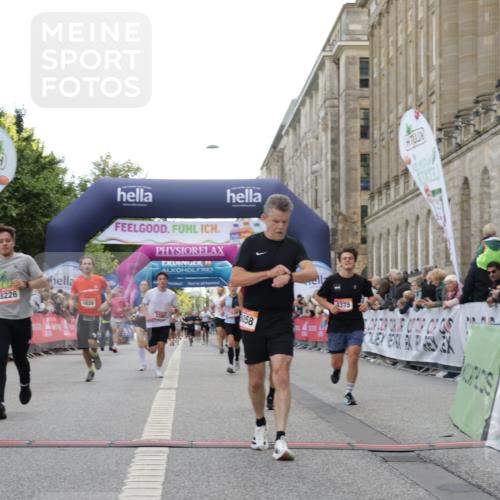 06.09.2026 - CURREX Alsterlauf Yannick Fuchs http://msf.ph/oto/10157135 06.09.2026 09:52:38 Ziel 2529, 2936, 3058, 3380, 3471, 4375, 4826, 4935, 5294, 5454, 5750, 5928, 8226 meine-sportfotos.de